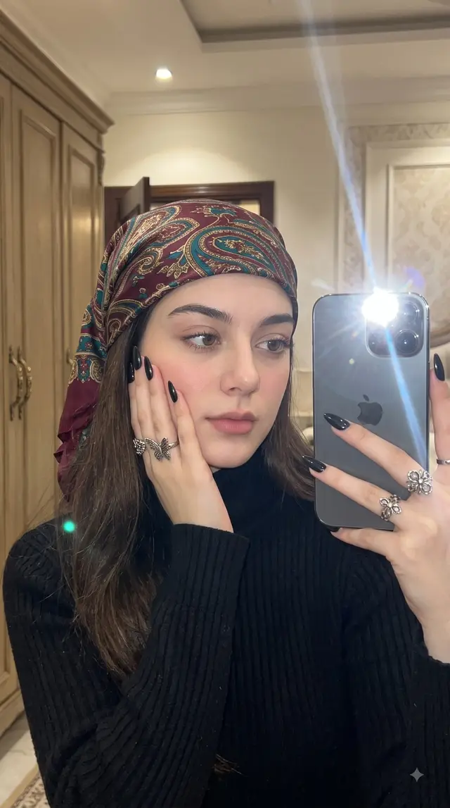 Luxury Mirror Selfie Creation Prompt
