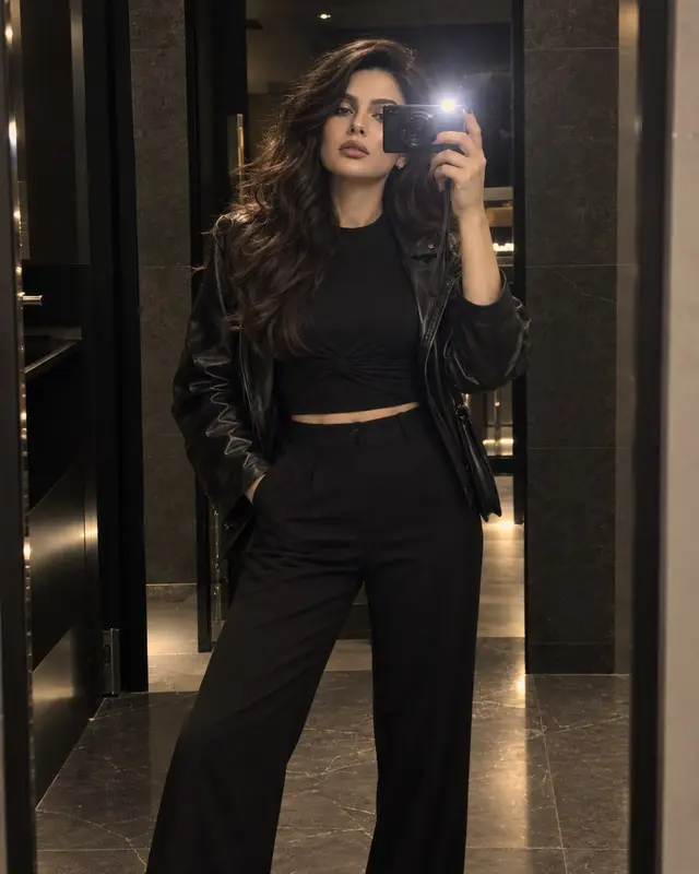 Ultra-Realistic Fashion Mirror Selfie Prompt (2 of 2)