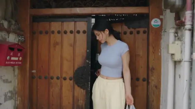 Summer Afternoon in Seoul: Video Prompt