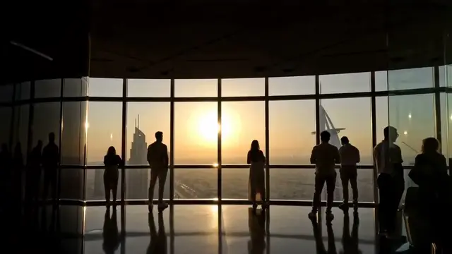 Dubai Skyline Exploration Travel Vlog Prompt