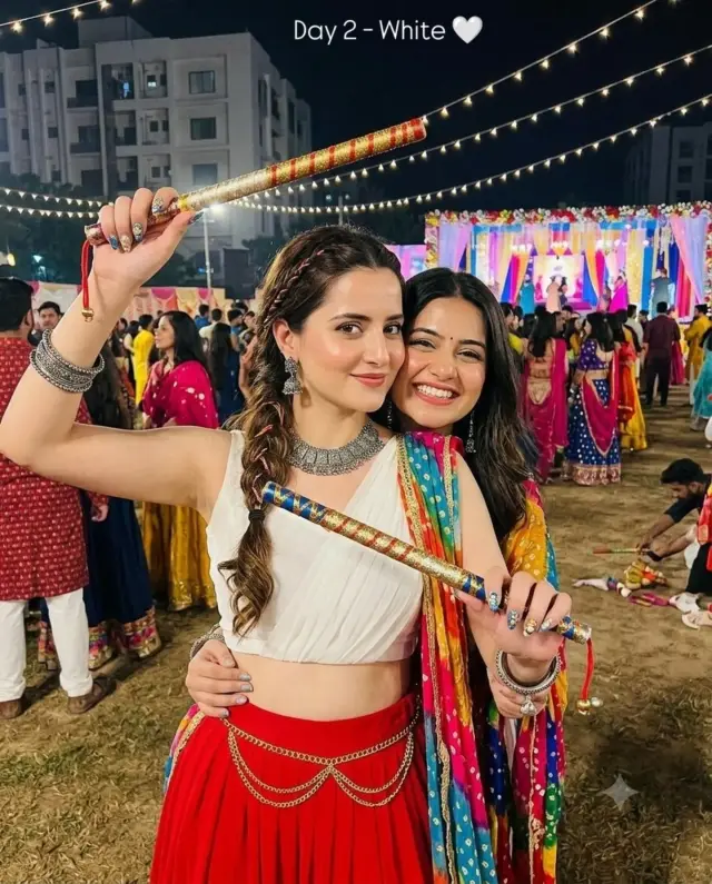 Vibrant Night Garba Portrait Prompt (2 of 9)